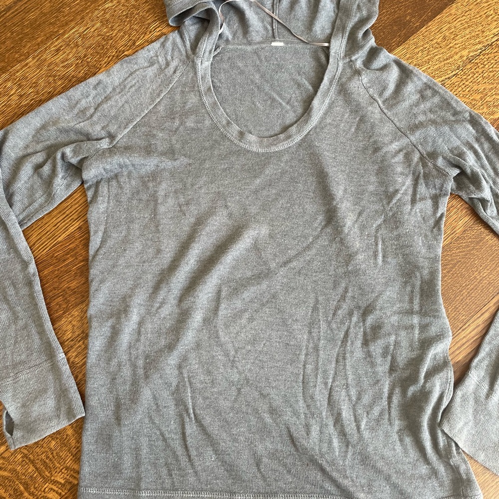 Lulu Lemon Women’s Pull Over Top with Hood